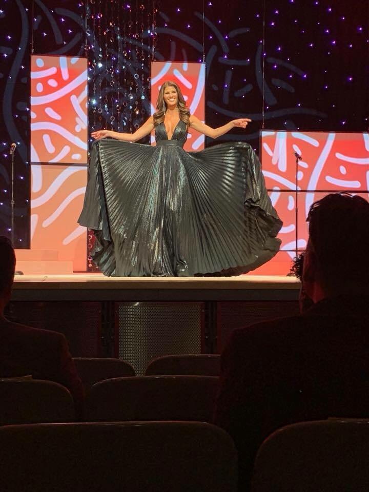 Bridget_Linton's tweet photo. In my happy place! Always an honor to reunite with my @RealProcProdMUO family & host the @MissOHUSA & @MissOHTeenUSA show. Thank you @HenrisCloud9 for always killing the game with my wardrobe & #TeamFlawless for the fab hair & make up❤️👑🎤 #Host #FormerQueen https://t.co/9367njX0ji