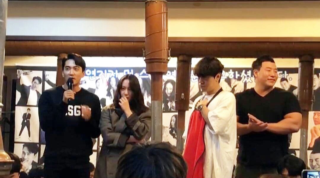 DrLFqodU8AAJdZD.jpg:large