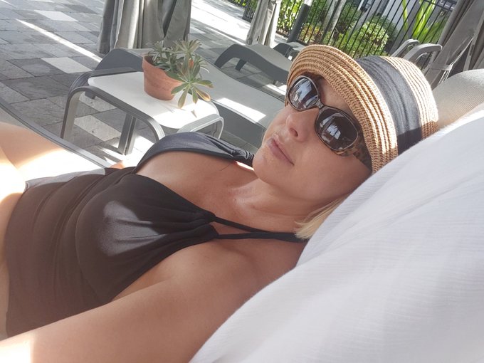 It's pool time!🌴 https://t.co/Fg4g9SQmBx<a href="/tag/momcomesfirst"class="tags"><span>#momcomesfirst</span></a>