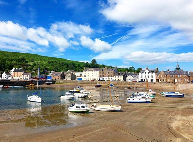 ‘A braw sunny day’ as Scots would say! ☀️😆 Stonehaven Harbour on the North East Coast of Scotland 😎🏴󠁧󠁢󠁳󠁣󠁴󠁿 #stonehaven #aberdeen #scotland #scotlandhighlands #scotland_greatshots #uk #europe #europetravel #harbour #boats #sea #trip #vacation #holiday #landscape #landscapephotogr…