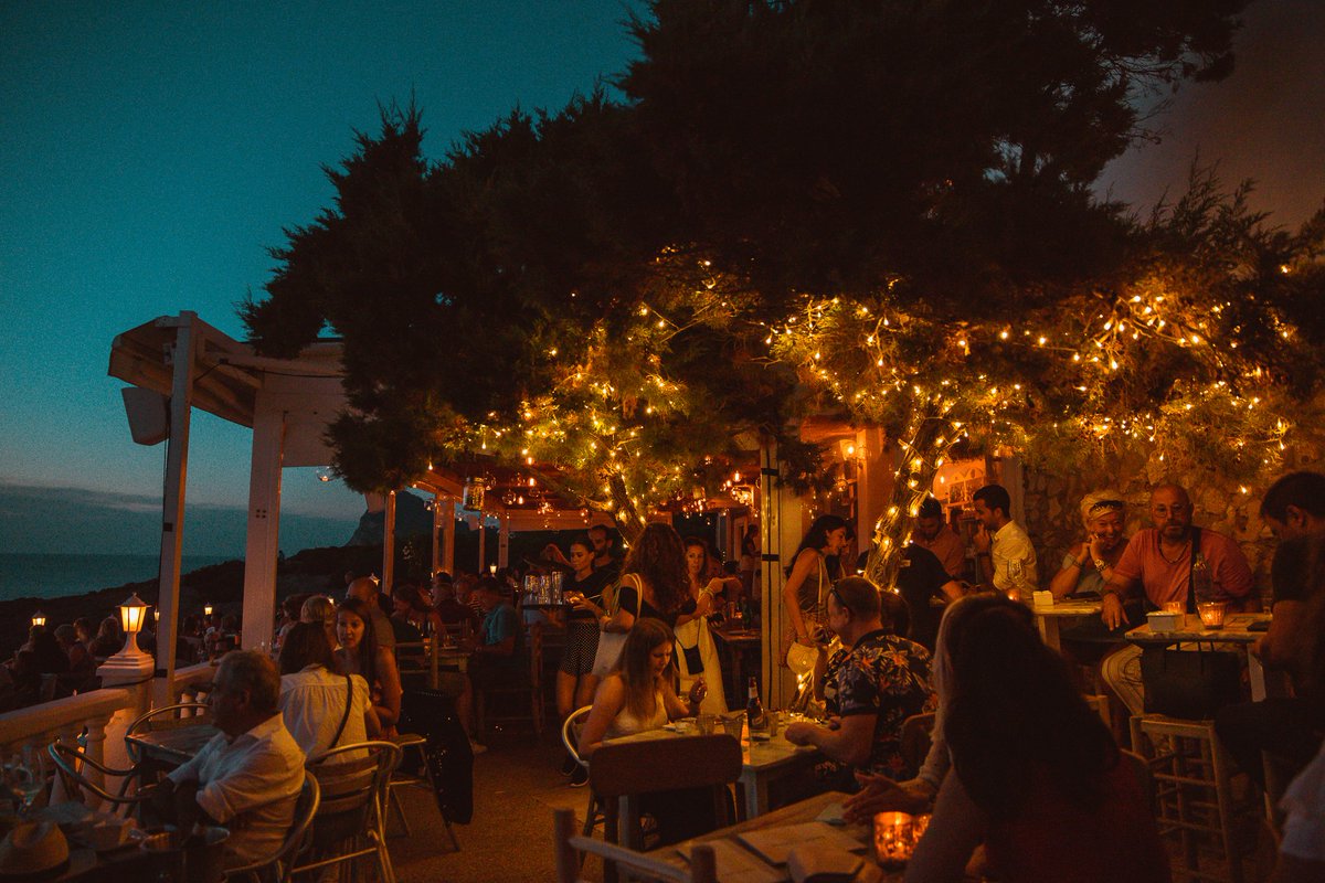 Magic under the stars. Open all year round. ✨ 
-
La magia de la noche en Hostal La Torre. ✨ 

☎️  (+34) 971342271