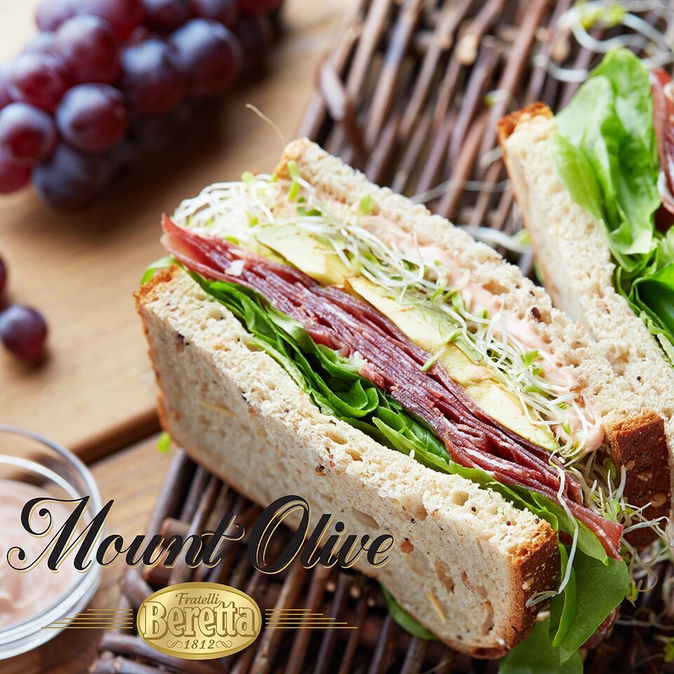 fratelliberetta's tweet photo. Our favorite sandwich? Anything with Fratelli Beretta meats in the center. Our Mount Olive line of low-sodium meats is as good to your heart as it is to your tastebuds 😋 https://t.co/rH2s7FUnkR