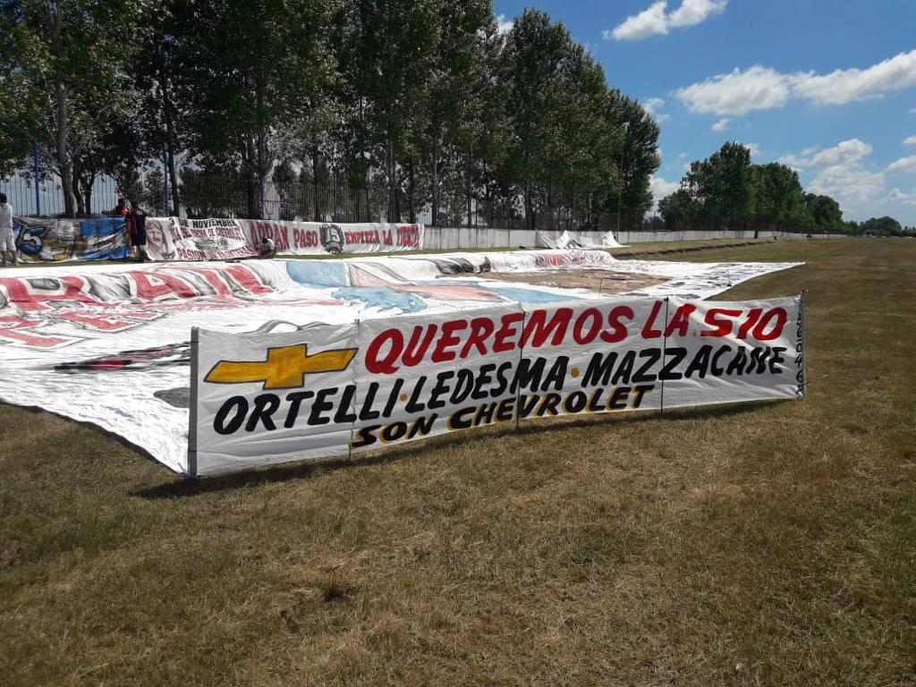 📸La hinchada de Chevrolet, presente en el Mouras.

#TCPickUp 😉