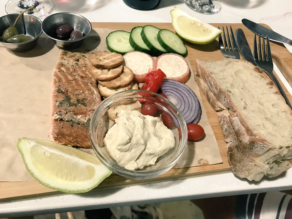 UKFoodshow tweet media