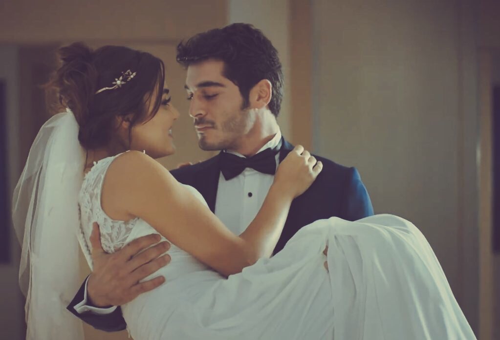EnglishErcel's tweet photo. Cute little bride ❤❤❤
#AskLaftanAnlamaz https://t.co/13LrUiDydq