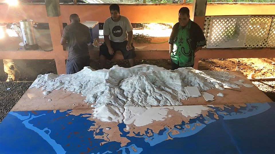 ppgis's tweet image. Days 3&amp;amp;4: #P3DM work in progress in Kitty Municipality #Pohnpei Isl🇫🇲. Stunning blank 3D model completed up to 2560 ft/780 m a.s.l. #reefs located as well. Input of local knowledge / mental maps to come | #SIDS #conservation #R2R resource management