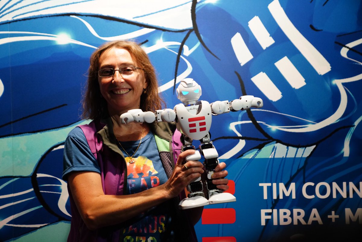 TIM_Official's tweet photo. Anche i #RobotTIM hanno portato il sorriso al #LuccaCG18! Ecco la vincitrice della speciale caccia al tesoro che ha fatto divertire tutta Lucca in questi giorni! https://t.co/8W8jFvSU2h