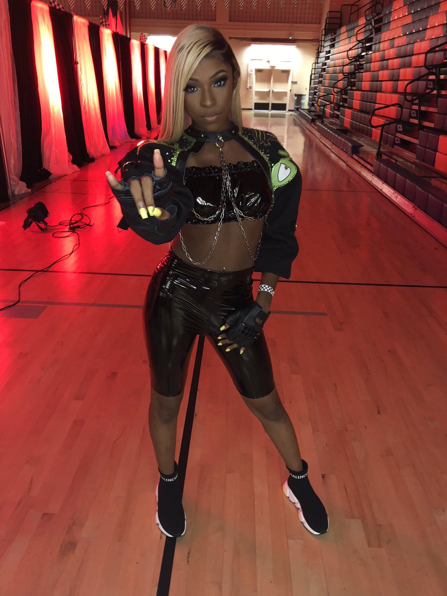 __willnyaaa's tweet image. #hoco2k18 👱🏽‍♀️😍