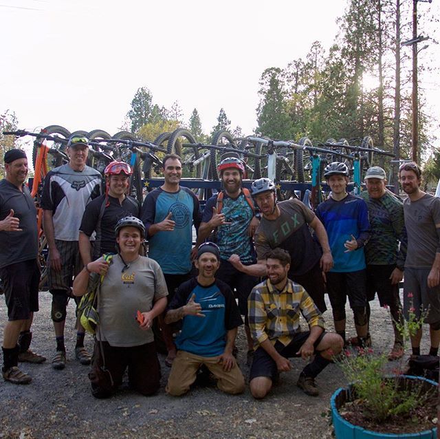 CaliExp's tweet image. Smashing trails with Josh Bender! Request Josh for high energy, smooth lines on chunky terrain, and lots of good chat! @thebendersender #georgetowncalifornia #ridethedivide #mountainbiking ift.tt/2D4Kaz8