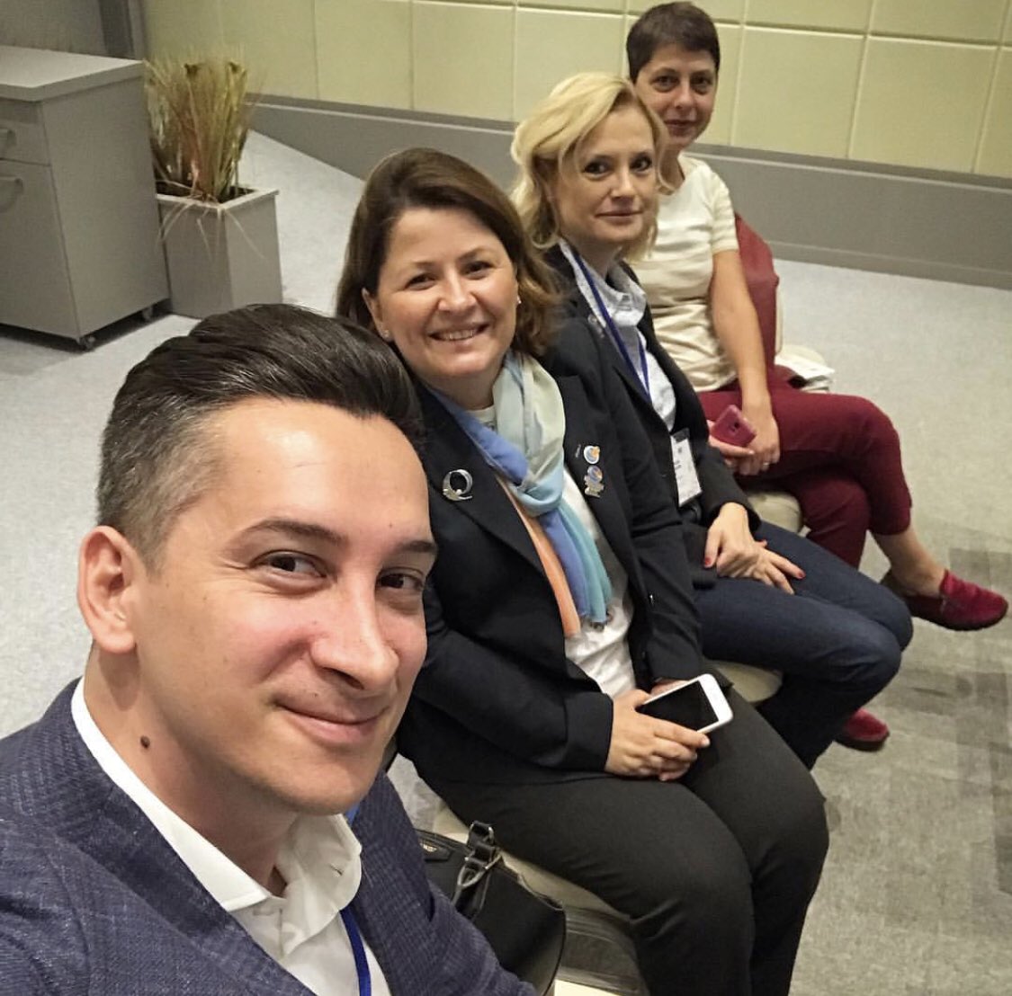 kordonrotary's tweet photo. Gündoğdu Rotary Kulübü ev sahipliğinde düzenlenen Halkla İlişkiler Seminerine katıldık. Polio plus yararına satışa sunduğumuz kitaplarımızı da standımızda sattık #endpolionow #rotarianinaction #2440rotary #betheinspiration https://t.co/k9LTIkbAOi