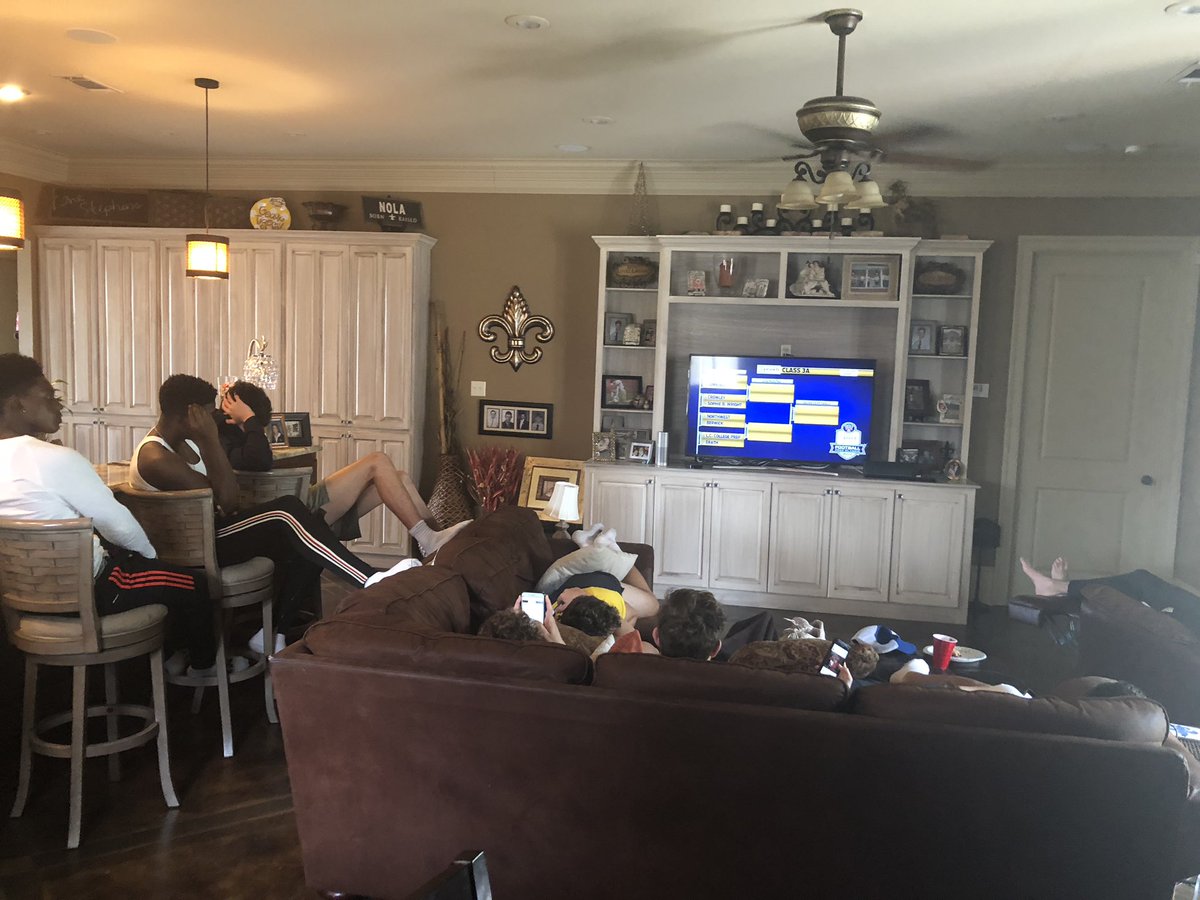 shay0826's tweet photo. @LouisianaHSFB @LaGridFootball @Louisiana5A @HolyCrossFB Couple Tigers 💙🏈💛waiting on the bracket to come out !! #playoffs #whatseed #newseason https://t.co/UGj8GwgtGm