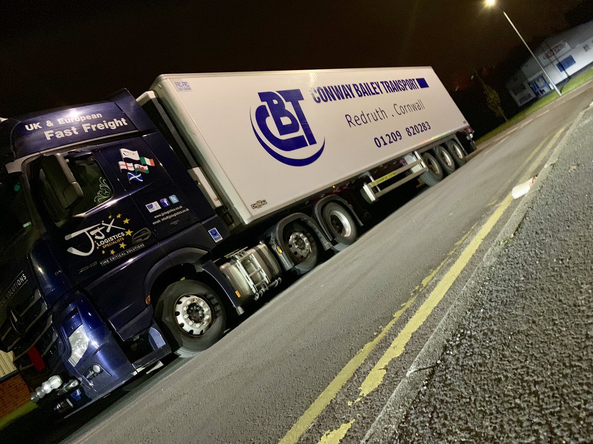 JJXLogistics's tweet photo. Sunday Love♥️#NonStop #SundayFunday #Doers #PoweringYou #SupplyChain #Fresh #TemperatureControl #HelloPossible #Traction #Rygor #Mercedes 👄 https://t.co/XjVVAsgodS