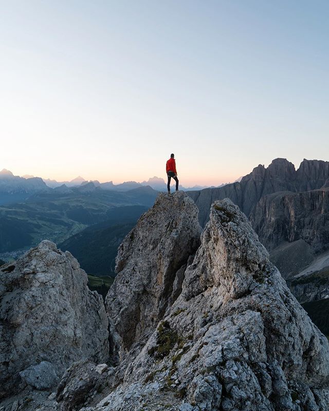 bengoesplaces's tweet photo. Sure glad I brought my red jacket. #southtyrol #mustbesouthtyrol #moodygrams#theweekoninstagram #polarpro#whptravelogue #nextstopadventure #liveforthestory#earthgrammer #calvinize#neverstopexploring #huffpostgram#visualsoflife #smartertravel #travelstokโฆ https://t.co/gD227vpO2F https://t.co/myxZ4lGbQ1
