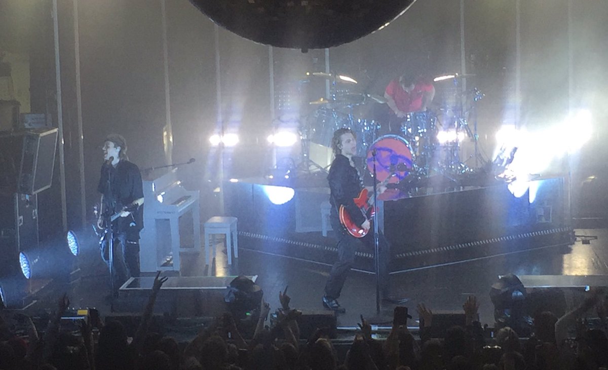 5SOS FAN UPDATE tweet media
