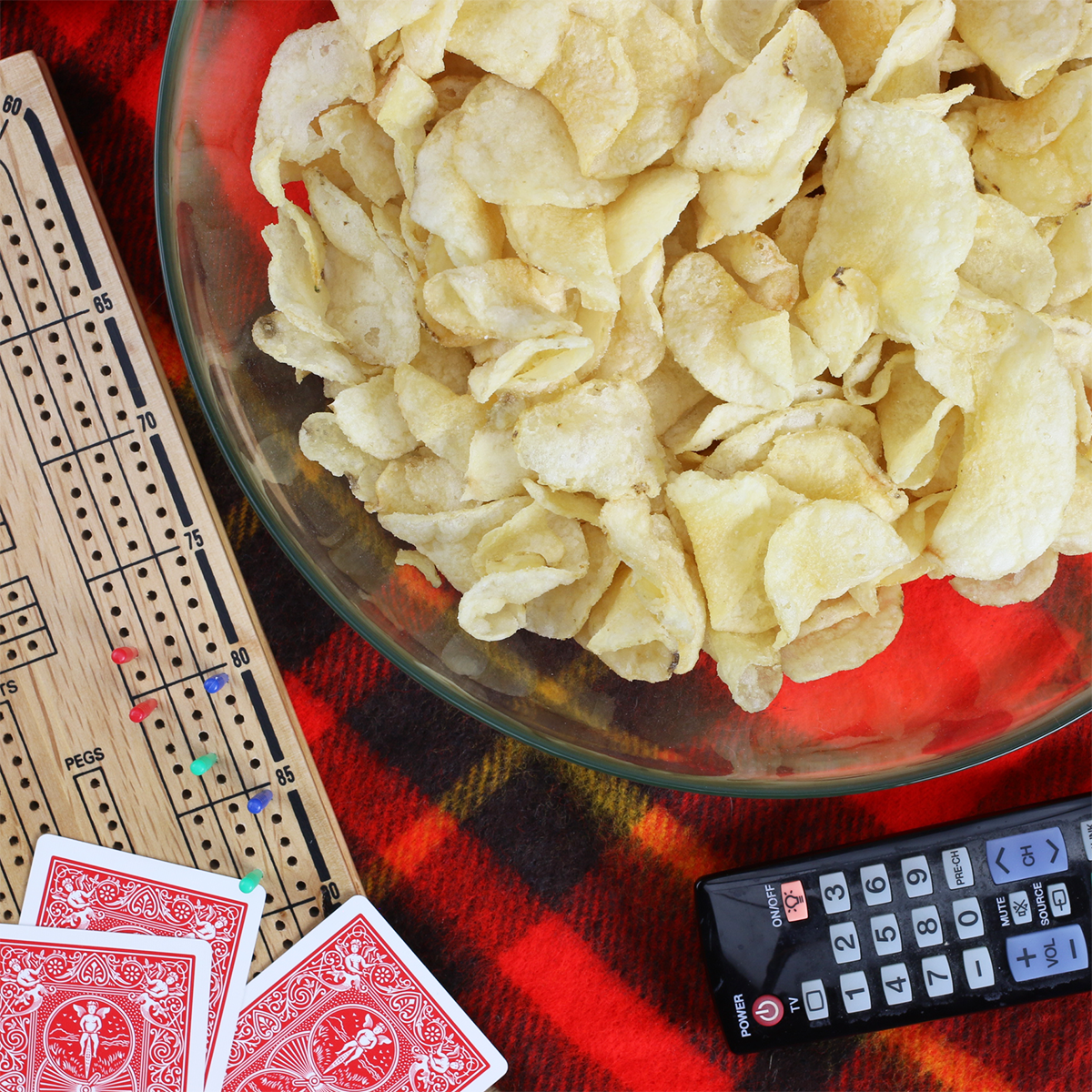 #GIVEAWAY: The evenings are getting longer—time for cozy game nights and movies. On our Facebook page, share your favorites for a chance to win a case of kettle chips, stocking up on snacks for next time! bit.ly/2Ew6QdH