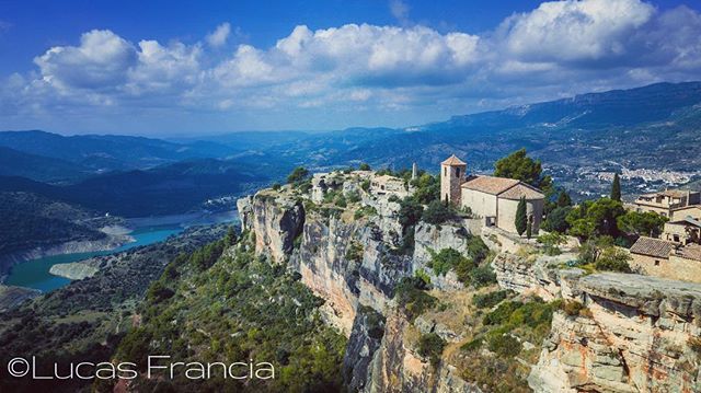 Siurana
•
•
•
•
•
#Siurana #blue #mavicpro2 #mavic #sky #summertime #tree #holidays #relax #cloud #mountain #paradise #summer2018 #white #海 #green #water #mountainday #cloudporn #dji #drone #dronestagram #drones #dronesphotography #bluesky #lucas… ift.tt/2qs1jvh