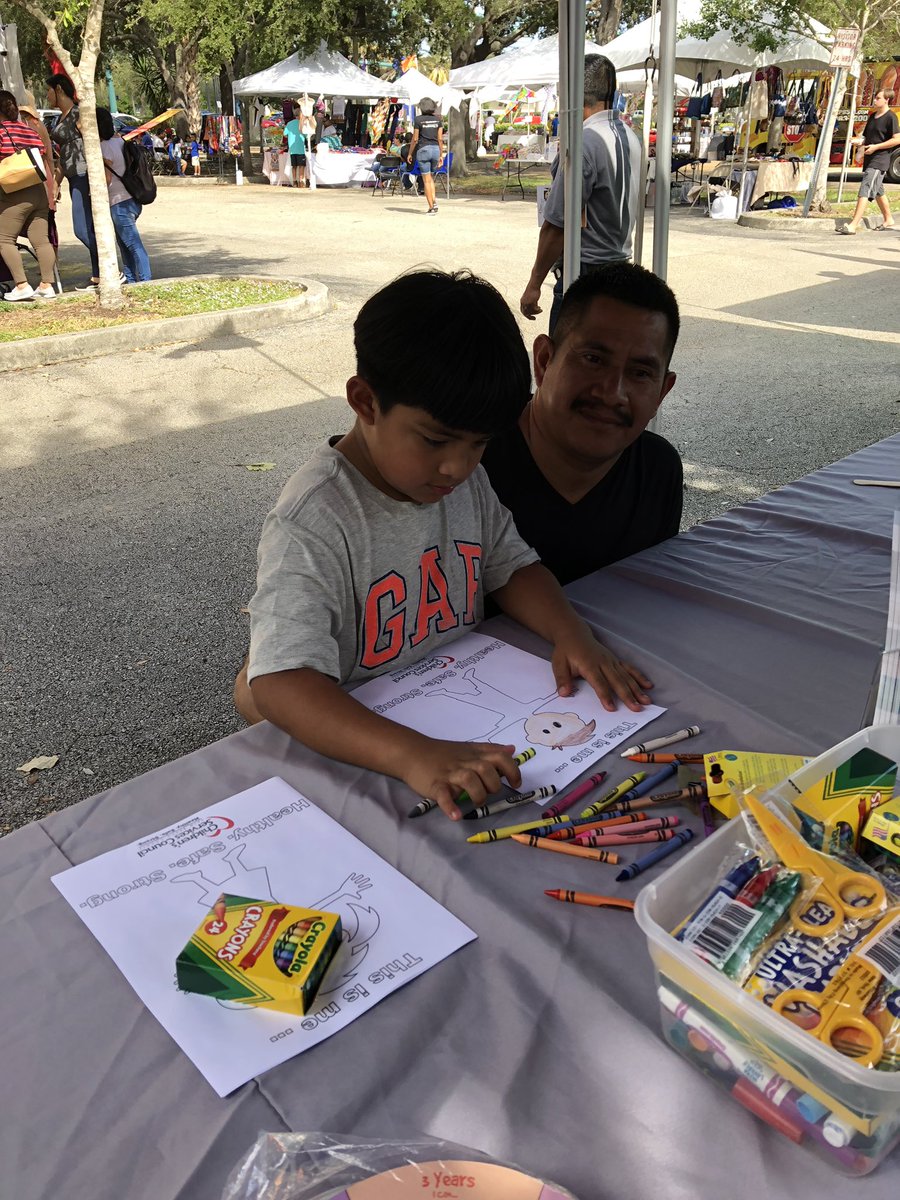 cscpbc's tweet photo. What a beautiful day to be outdoors with family &amp; friends. Come join us in Jupiter as we celebrate with our friends at El Sol Fest 2018. We are sharing EveryParent info &amp; kids are enjoying our CSC coloring sheets. Stop by &amp; see us #cscpbc #elsol2018 #Jupiter https://t.co/XQhmW3nEMp