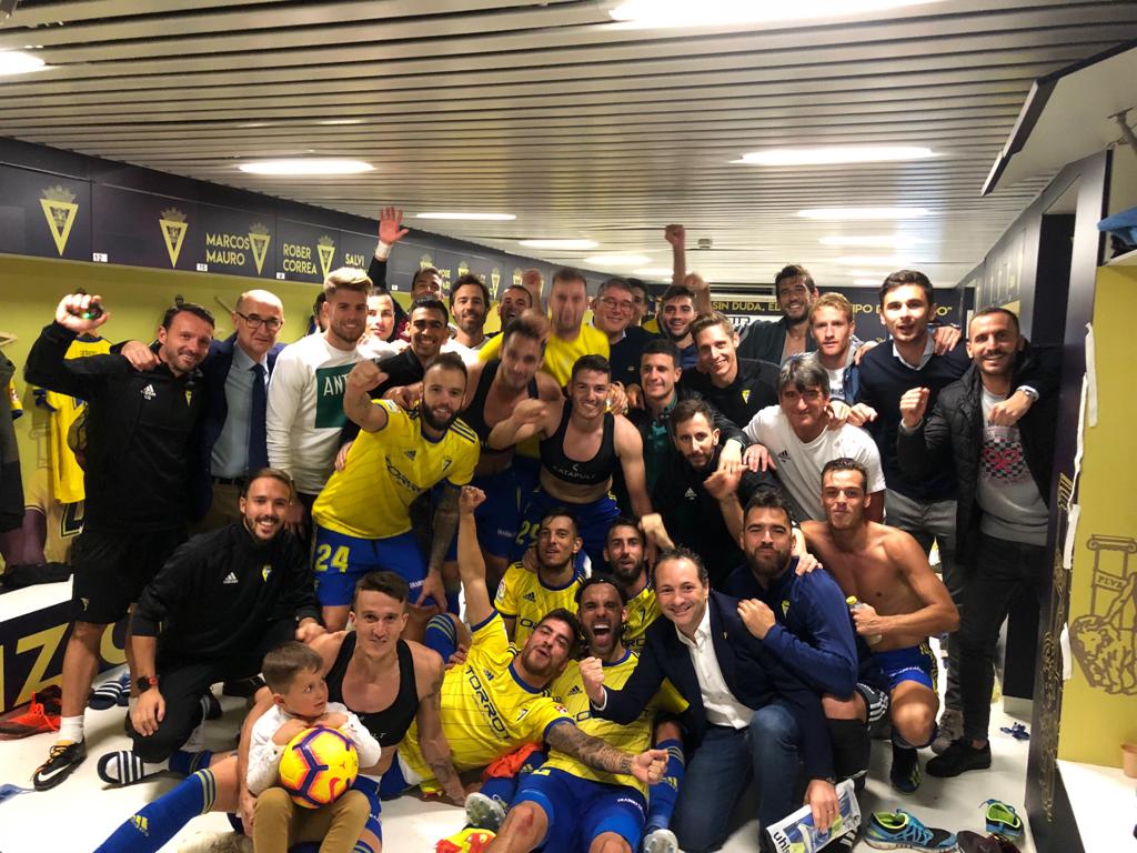 JoseMariRota3's tweet photo. Trabajamos para haceros felices pues nosotros ya lo somos por pertenecer a este club y sobre todo a está familia ... nuestra banda. Chavales sois los mejores.  Muy feliz por mi primer gol en el @Cadiz_CF   El gol para mi princesa LUCÍA ❤❤ https://t.co/Ac9OSTStE8