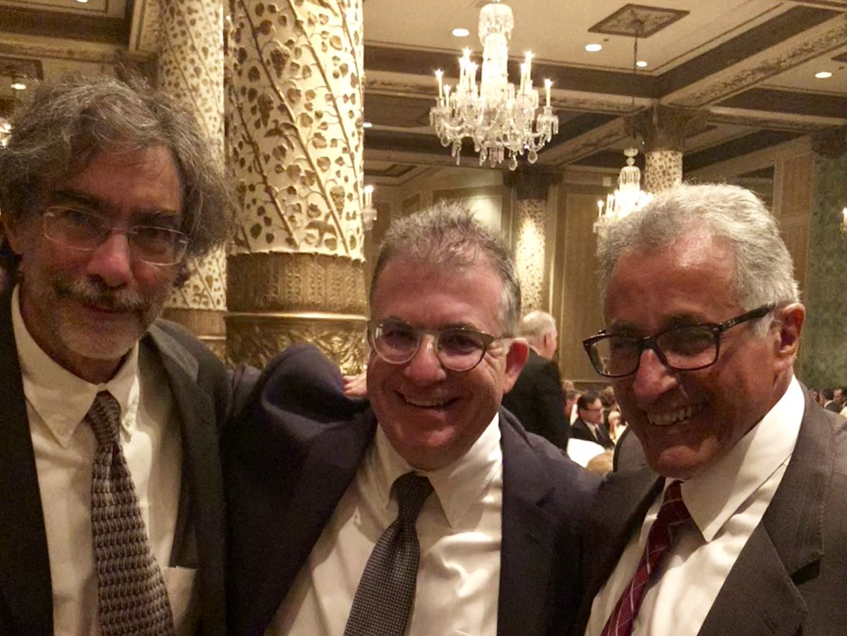 BestHospitals's tweet image. It was great to attend the 30-year reunion of the #CookCountyHospital #EmergencyMedicine residency program. I was faculty there in the 1990s and looking back these were some of the best people and times of my life. #feelslikefamily @CookCountyEM