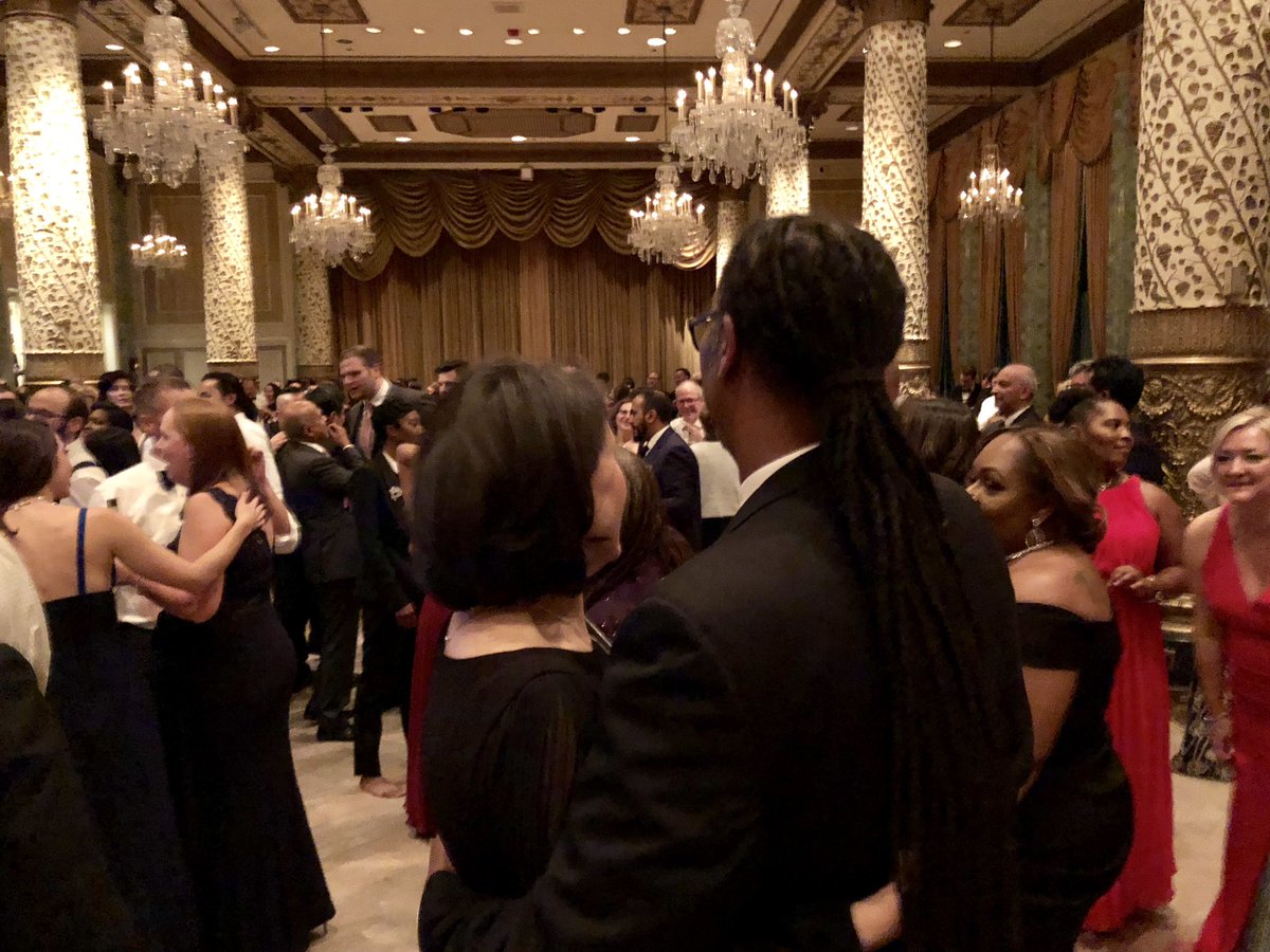 BestHospitals's tweet image. It was great to attend the 30-year reunion of the #CookCountyHospital #EmergencyMedicine residency program. I was faculty there in the 1990s and looking back these were some of the best people and times of my life. #feelslikefamily @CookCountyEM