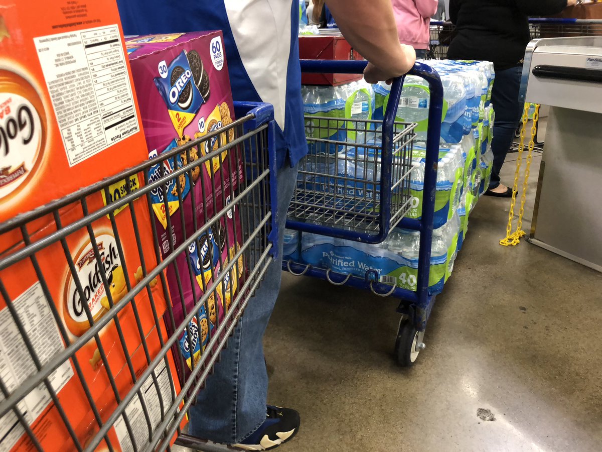 K_kile's tweet image. Must feed the kids! #road2state @DvilleBand #longlines #kidsworthit