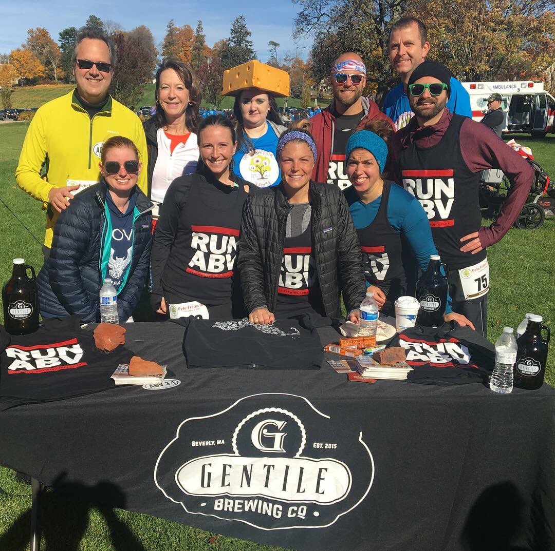 GentileBrewing's tweet photo. Team ABV representin’ this morning! #runclub #walkclub #gentilebrewingco #petespark #beverlyma @TeamFrateTrain https://t.co/yREASG0Gn6
