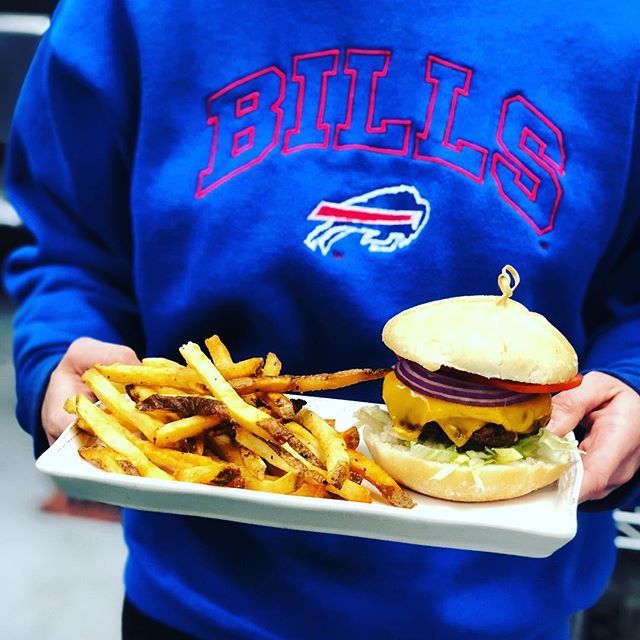 ColterBay's tweet image. That’s one good looking burger 🍔Come down to Colter for the game and some grub. Let’s go Bills!