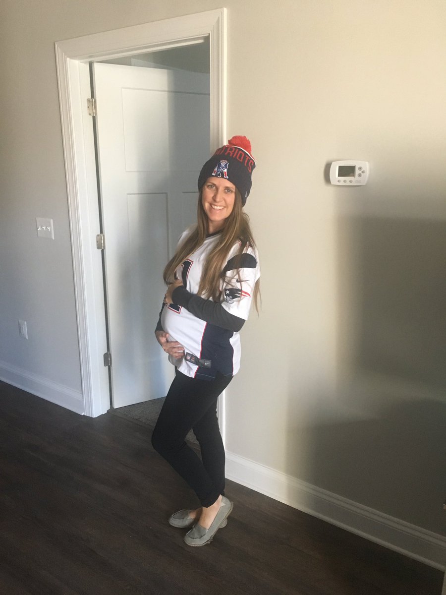 mcCANTeven's tweet image. Our littlest Pats fan is ready for this football Sunday! #22weeks #LetsGoPats