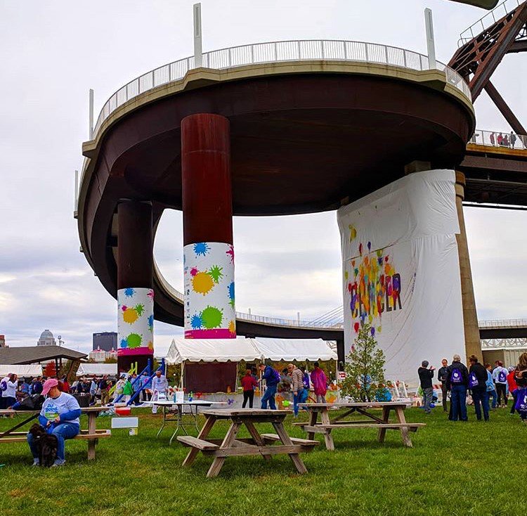 Benjamin_Moore's tweet photo. Don't miss your chance to #SplatOutCancer at the Big Four Bridge today. (photo courtesy of @downtownLVILLE) https://t.co/lBAlotJPay