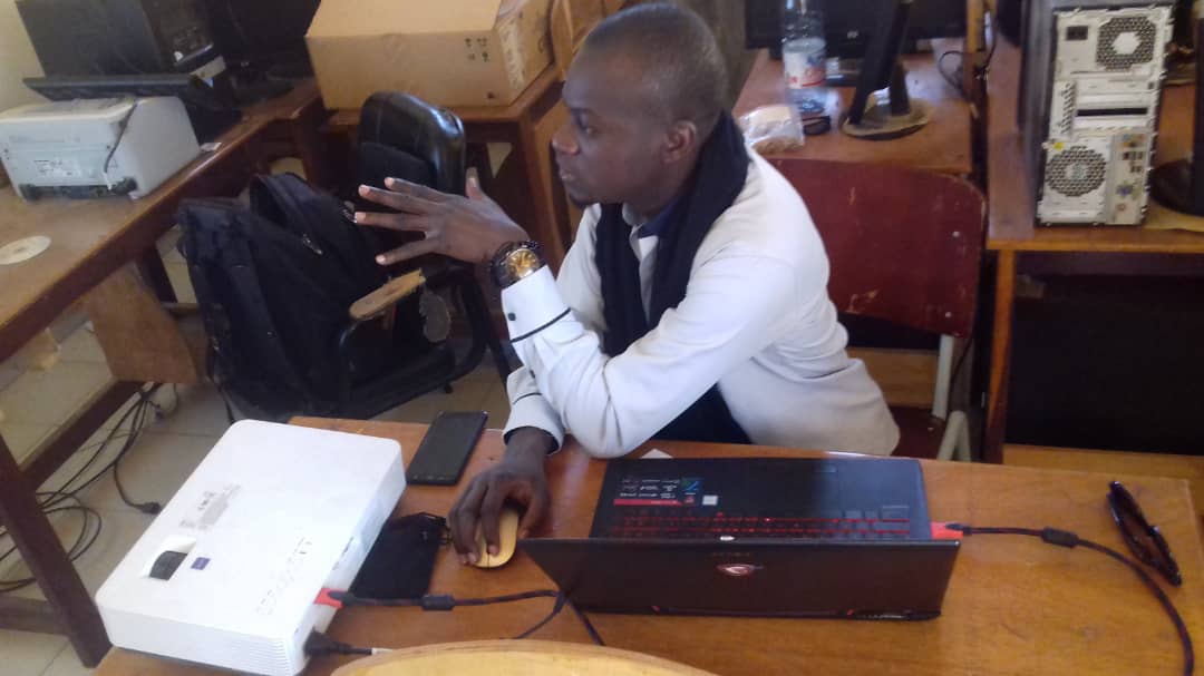 Honorable_Nath's tweet photo. @OSM_Mali a organisé deux agréables journées de sessions avancées sur #Umap &amp; #QGIS conduit par @absaliou #VIF2018 de l'#OIF à l'endroit des étudiants de l'Université #Segou ce 03 &amp; 04 Novembre.
#OSM #OpenData #LesLibresGeographes 
#Map4Mali
@ProjetEOF @hotosm @TheMissingMaps https://t.co/3HdhQ8lk0r