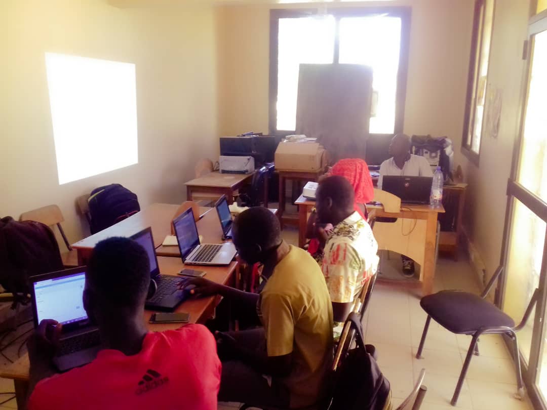 Honorable_Nath's tweet photo. @OSM_Mali a organisé deux agréables journées de sessions avancées sur #Umap &amp; #QGIS conduit par @absaliou #VIF2018 de l'#OIF à l'endroit des étudiants de l'Université #Segou ce 03 &amp; 04 Novembre.
#OSM #OpenData #LesLibresGeographes 
#Map4Mali
@ProjetEOF @hotosm @TheMissingMaps https://t.co/3HdhQ8lk0r