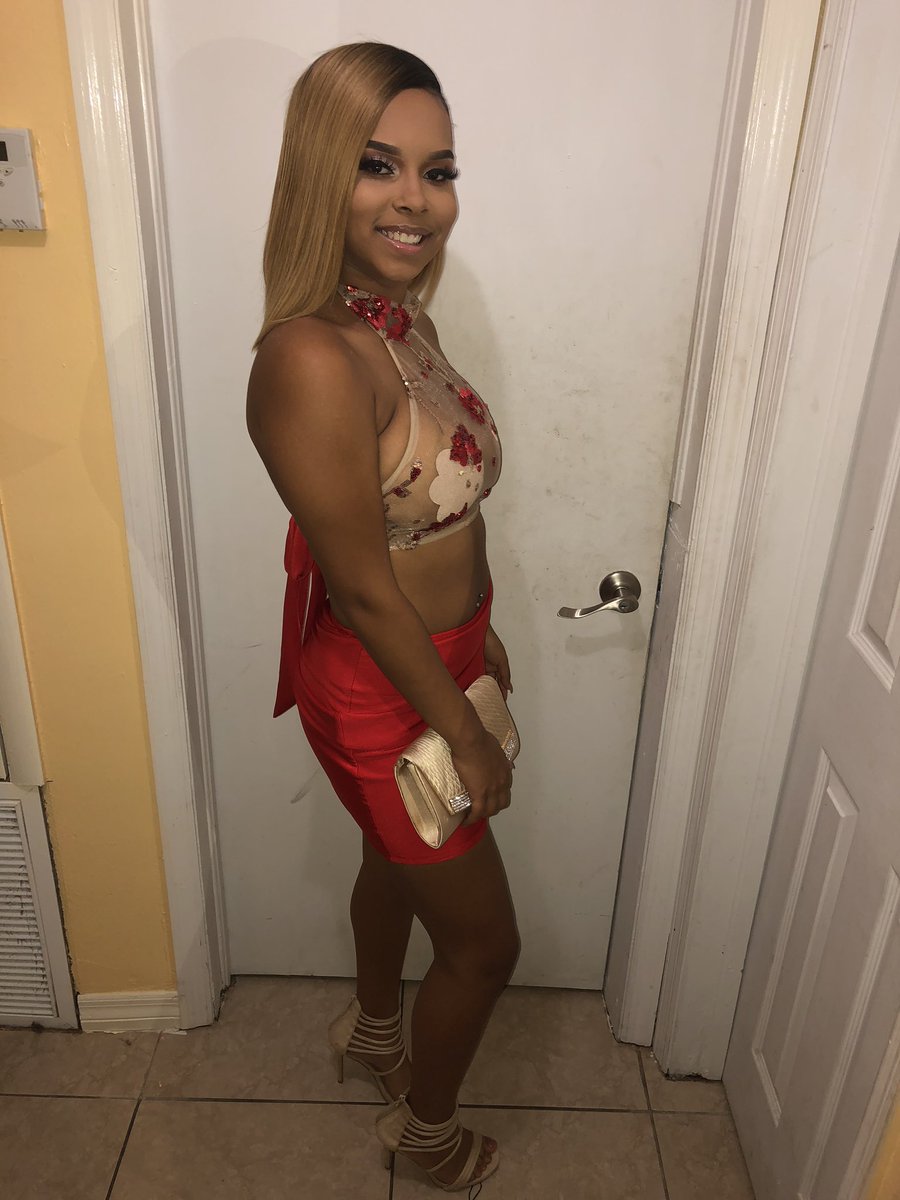 llovedestinyy's tweet image. The Niggas Went To Sweating &amp;amp; The Hoes Went To Whispering 🤫🤪 #Hoco2k18 #NYFashionWeek