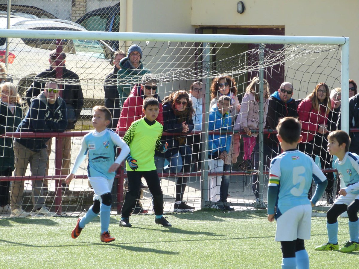 CDValleDelEbro's tweet photo. FÚTBOL 8:
¡EL BENJAMÍN 2010 vence 5-6 al Haro Sport en su primer partido en FÚTBOL 8 en Competición federada de Nivel A!
#ENHORABUENA
#MINIVALLES
#CDVE
💙💙💙
📷⚽🙌 https://t.co/79VHaTh8z0