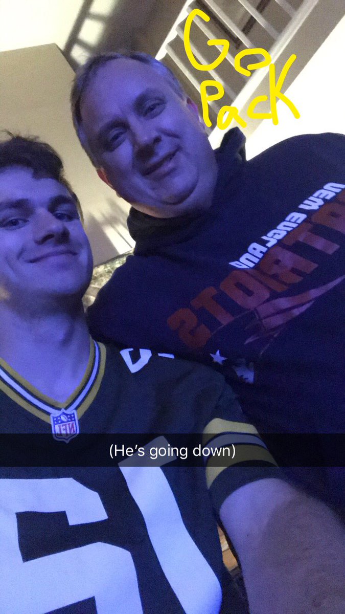 tommybratton's tweet image. Sharing popcorn on the same couch pulling for different teams. #LoveOneAnother #GoPats #familyislove #respectdifference