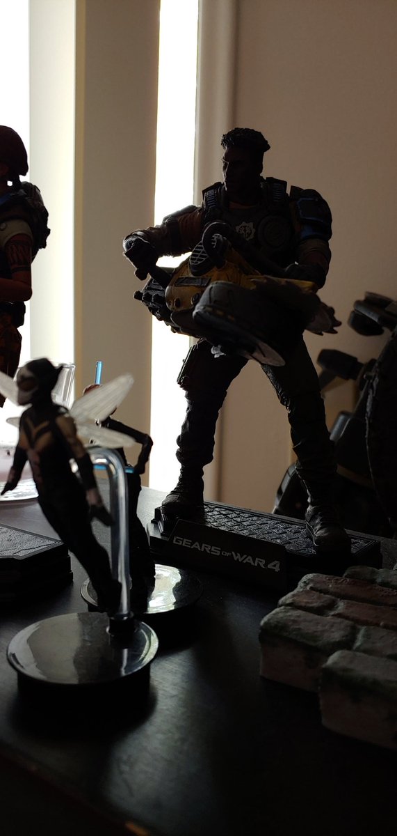 TheMindsetPRJ's tweet photo. #GearsofWar4 #DelWalker Lights down low! #LGV40 #ShotOnLG Realistic true to life image capture! https://t.co/sNUfPGfQsL