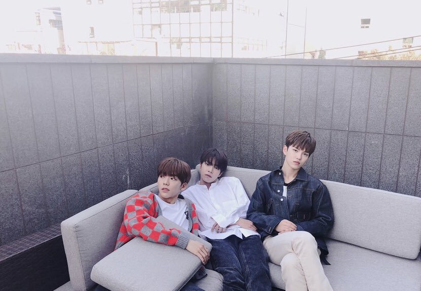 veriveryperu's tweet photo. @by_verivery [#Yeonho]
Adivinen que les he traído?
Porque sé que a todos les gustó la última gran liberación de fotos, les he traído una nuevaㅎㅎ
Por favor escuchen mucho ANSWER!
#Yeono #MY_ANSWER #EXOSunbaenim #VocalLine #Piano #HeoniHyung #❤ #GranLiberaciónDeFotosFinal #베리베리 #VERIVERY https://t.co/3lZF9xwAMj