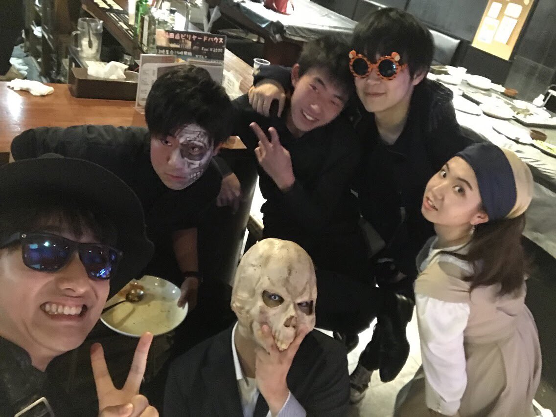 先日ハロパ🎃開催しました👻
3男の仮装の適当さが目立ちました😈

無能幹事ニキが全体写真を撮り忘れたので、記憶がないながらも写真を撮ってくれたまさきに感謝です。
全体の雰囲気は写真から察してください😏