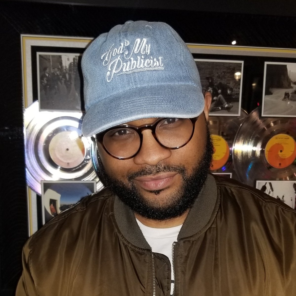 MissLissaKnows's tweet photo. Shout out to @evantheshow
for your support!
DM or email MissLissaKnows@gmail.com to purchase your #GodIsMyPublicist merchandise right NOW!
📸 @ricanmami32
#kNOwStyle 👑 https://t.co/54OCioLUsG