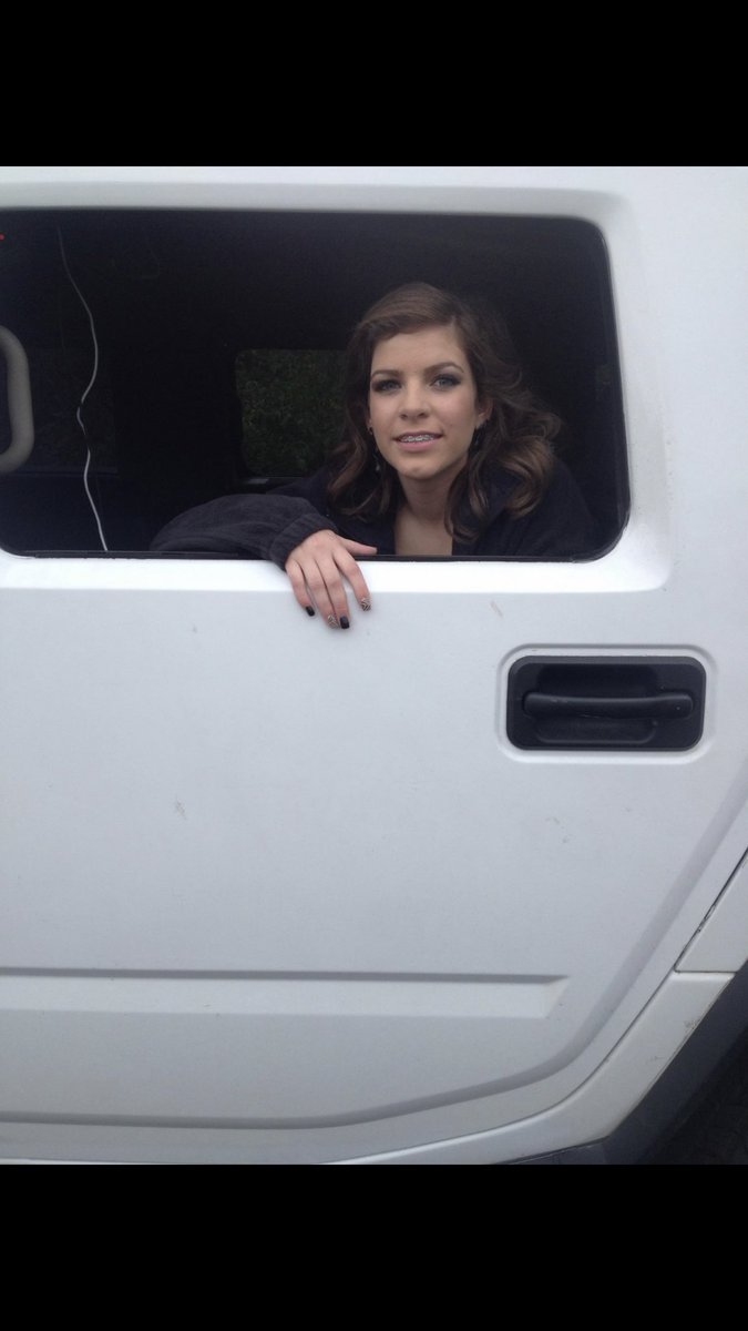 LITTLE!!!!! I’m screaming tomorrow starts big little week and I’m SO excited 😭😍 I can’t wait for you to get your first gift tomorrow! This is me trying to act chill this whole week