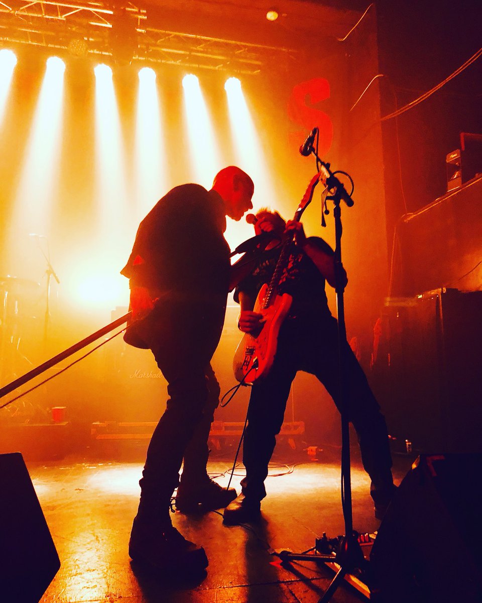 TrinaCAWood's tweet image. The one and only @theheadstones feeding us authentic rock and roll 🎤🎸🎶📢 #POH25 @realhughdillon @trentcarr #gettingfriendshipright 🎯#magicmen #OMGweregonnalive grateful to be here #pricelesstowitness #evolutionatitsfinest