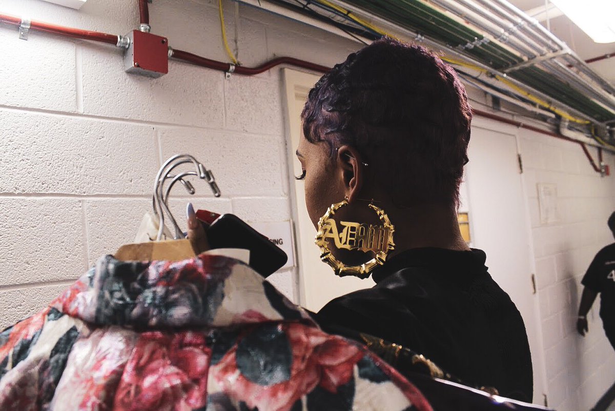 invertpercept's tweet image. Pages: HU Homecoming Fashion Show 2018 
A thread.