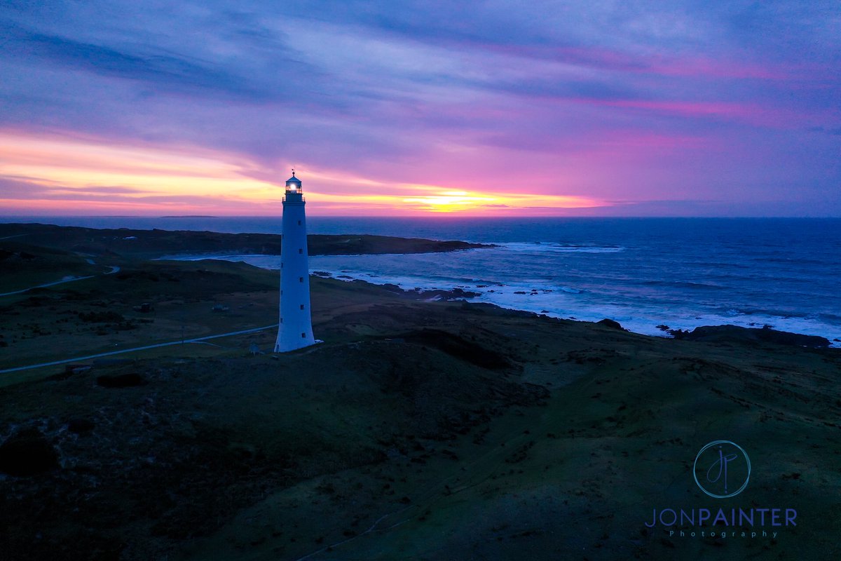 Sunset last night ⁦<a href="/capewickham/">Cape Wickham Golf</a>⁩ courtesy of our drone extraordinaire, ⁦@JonPainterPhoto⁩ .. Simply ridiculous 😍🇦🇺