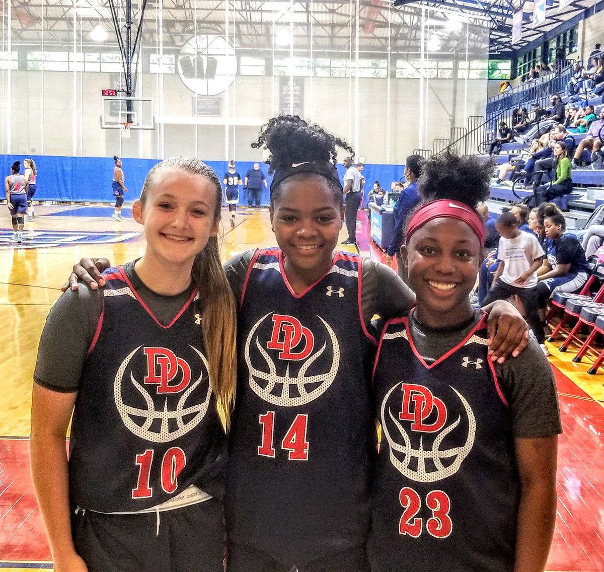 365whoops's tweet photo. 🚨 #PDSuperScrimmage 🚨
- @davidsonday has a Tremendous Set of Guards 🔥💪👀📸
- 2021 - @MallorieHaines ( @DavidsonWBB Commit )
- 2020 - Neveah Brown
- 2021 - Jael Hall
They all played extremely well throughout the day....
@NYGHoops @Coach7springer @InsiderExposure @coachkent02 https://t.co/ahw3J1qFeF