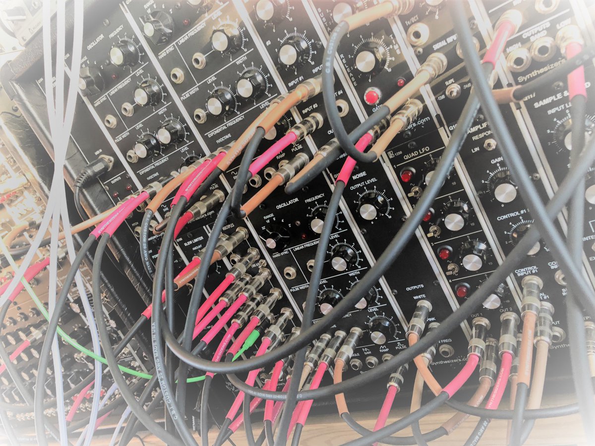 Stoked to be playing at this next Wednesday (7th Nov) alongside lots of other talent!  Come down for some inspiring modular performances.  I'll be bringing my big 5U/MU format synth for patching mayhem!

x.com/totallyradio/s…