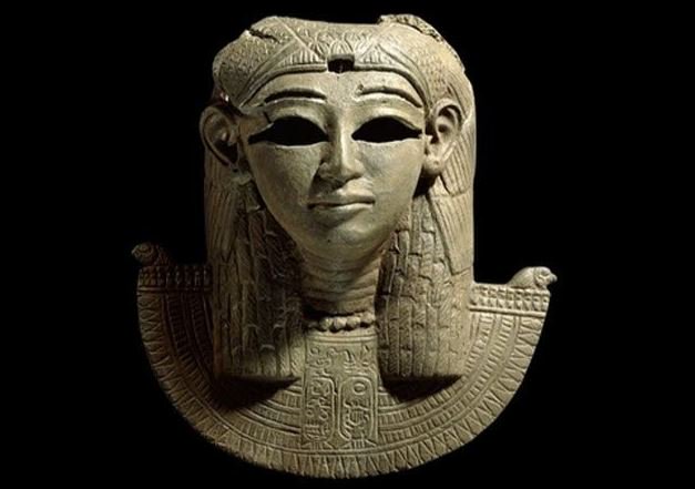 The Black Queen Who Put The Fear Of God Into the Roman Empire.Amanirenas was the queen of the Kingdom of Kush. Her full title was  #Amnirense qore li kdwe li ("Ameniras, Qore and Kandake").She reigned from about 40 BCE to 10 BCE. http://solarey.net/queen-amanirenas-kush-nubia/