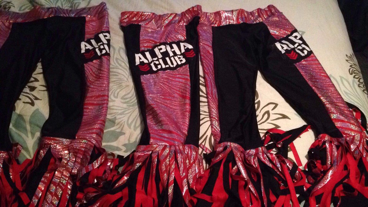 Lady_Cutler's tweet photo. I began with the tights, cutting the tassels and sewing the Alpha Club appliquรฉs on the sides before closing them up.
Then onto the jackets, cutting out all of the individual pieces. #BucksOfJericho #OrIsItY2Jackson #JerichoCruise https://t.co/0sRK9oYcLq