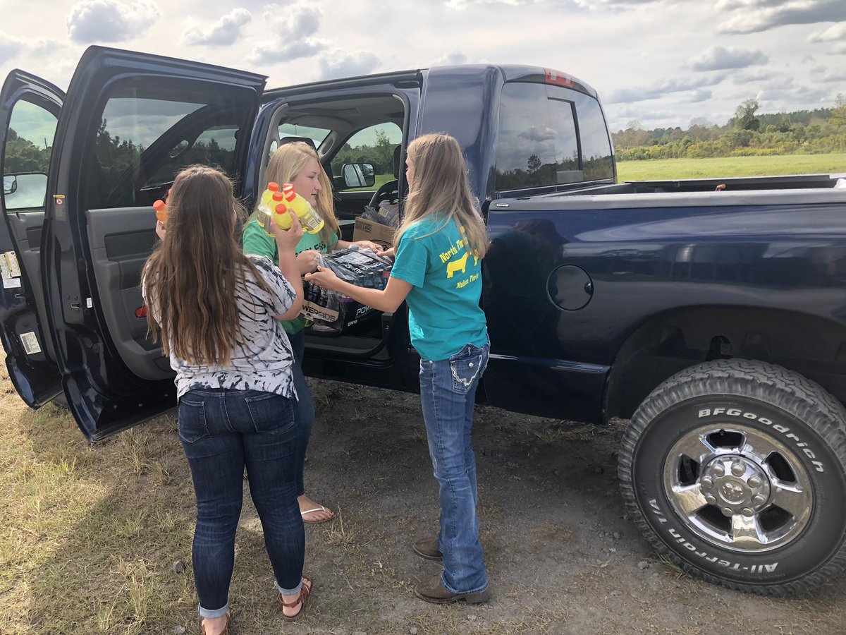 middleburgffa's tweet photo. With the help of YOU our chapter was able to help FL FFA District IV donate supplies to Fort White FFA where they packaged a total of 299 bags for the lineman in the panhandle who are still working to restore power!! #LivingToSERVE #ffajustone #activatemhsffa #FloridaStrong https://t.co/kpd3wnU93O