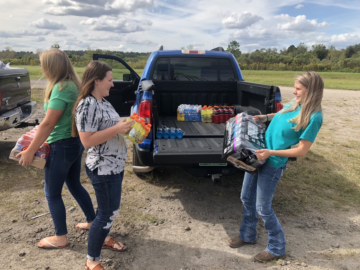 middleburgffa's tweet photo. With the help of YOU our chapter was able to help FL FFA District IV donate supplies to Fort White FFA where they packaged a total of 299 bags for the lineman in the panhandle who are still working to restore power!! #LivingToSERVE #ffajustone #activatemhsffa #FloridaStrong https://t.co/kpd3wnU93O