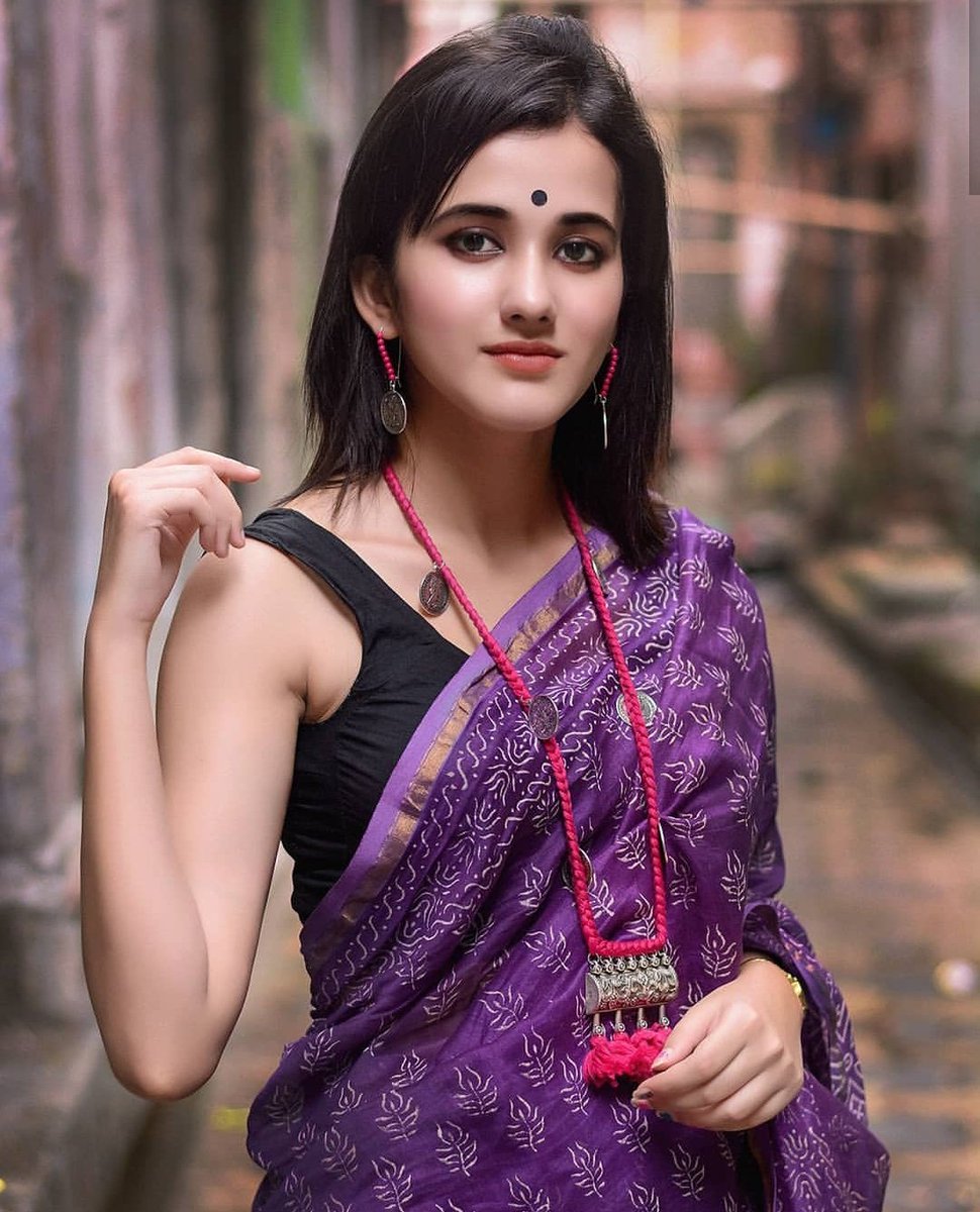 Indian girl masterbsting — img 1