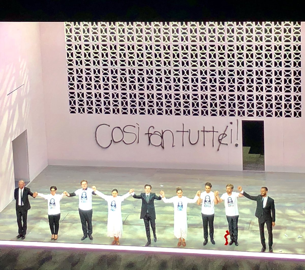 Ovations for a fantastic Cosi fan tutte @operzuerich in absence of #KirillSerebrennikov #FreeKirill with conductor #CorneliusMeister and a great cast with #RuzanMantashyan #AnnaGoryachova #RebecaOlvera #AndreiBondarenko #FredericAntoun #MichaelNagy !